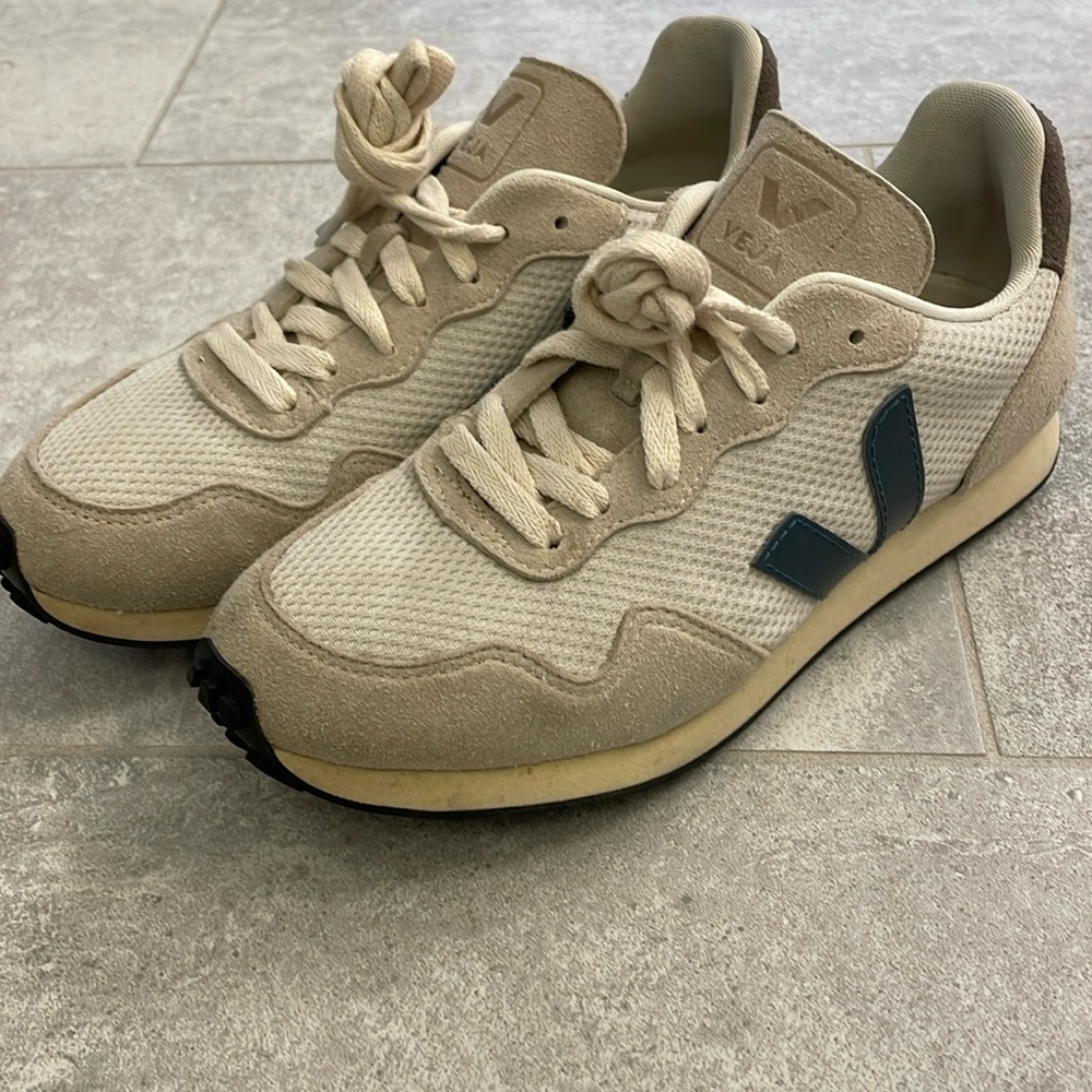 Women’s Veja Sneaker